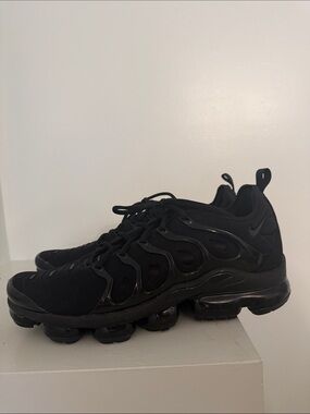 Nike Men’s Air VaporMax Plus Sneakers - Black